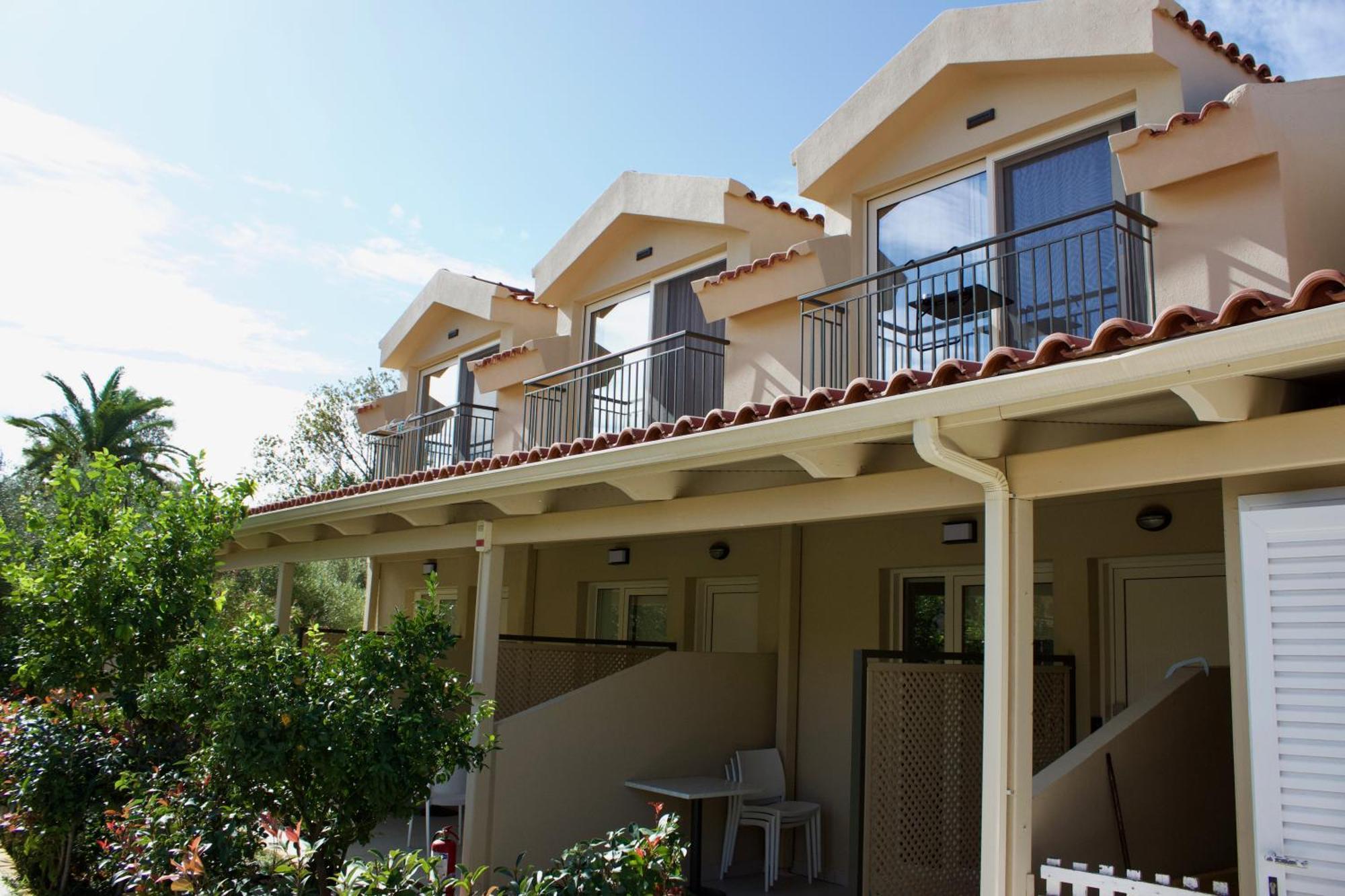 Makris Yialos Apartments Ласі Екстер'єр фото